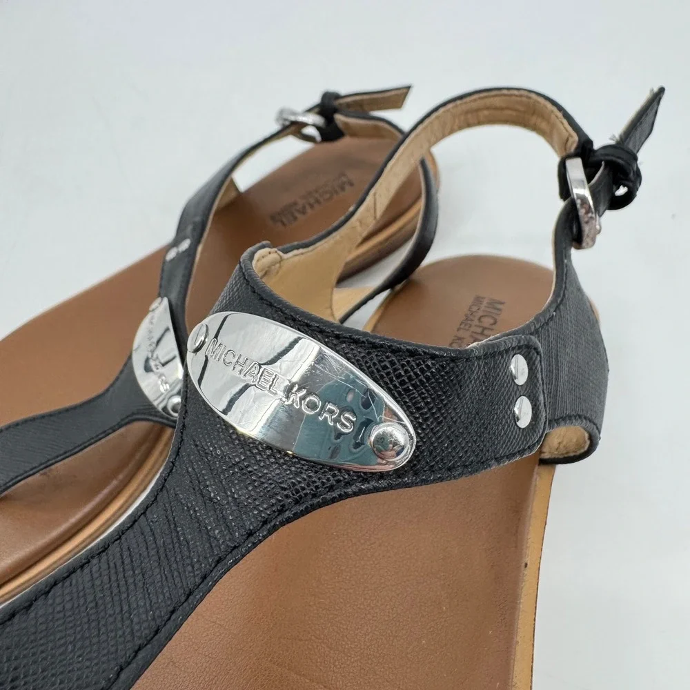 Michael Kors Women's MK Plate Logo Thong Flat Sandal Black Leather Size 6‎